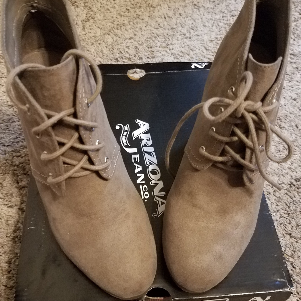 Arizona Lexie taupe booties.